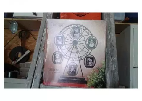 Vintage ferris wheel photo frame holder